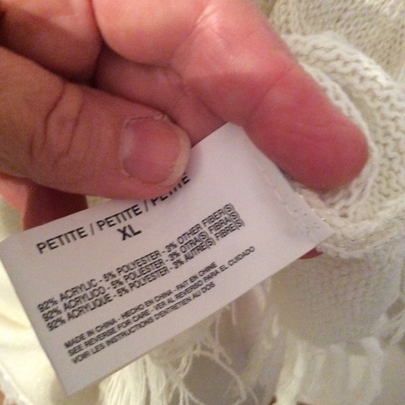 Pretty sweater/poncho - Picture 6 of 6